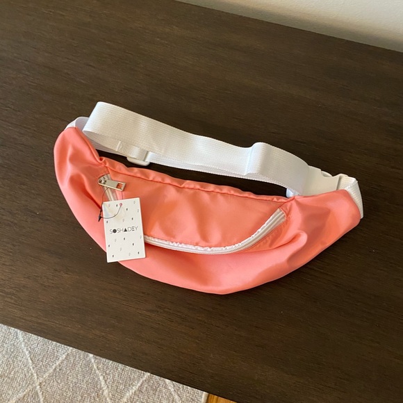 NWT Fanny Pack - Picture 2 of 6
